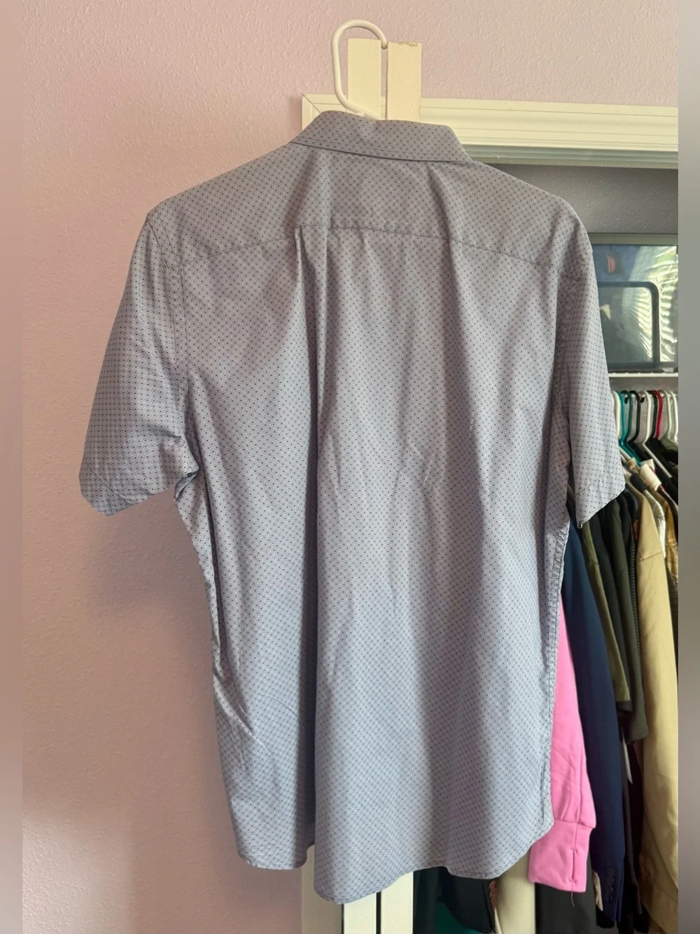 Banana Republic Men’s Soft Wash Short Sleeve Button Down Shirt. MED. Used